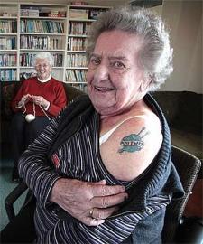 Photo knittyblog.com tatoo auto regelo per 80 anni
